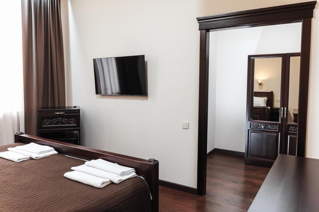 Dvin Hotel Pavlodar Exterior photo