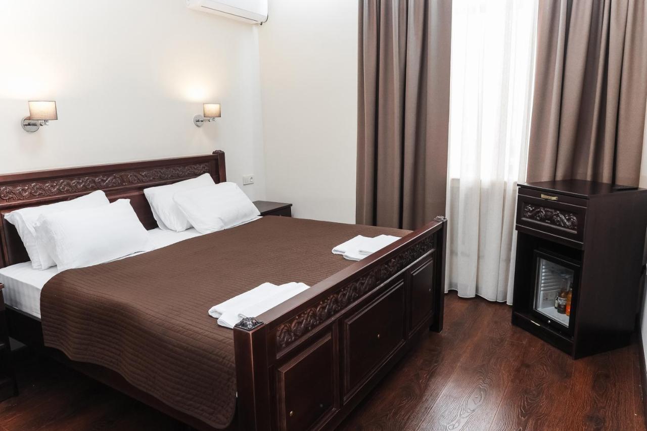 Dvin Hotel Pavlodar Exterior photo