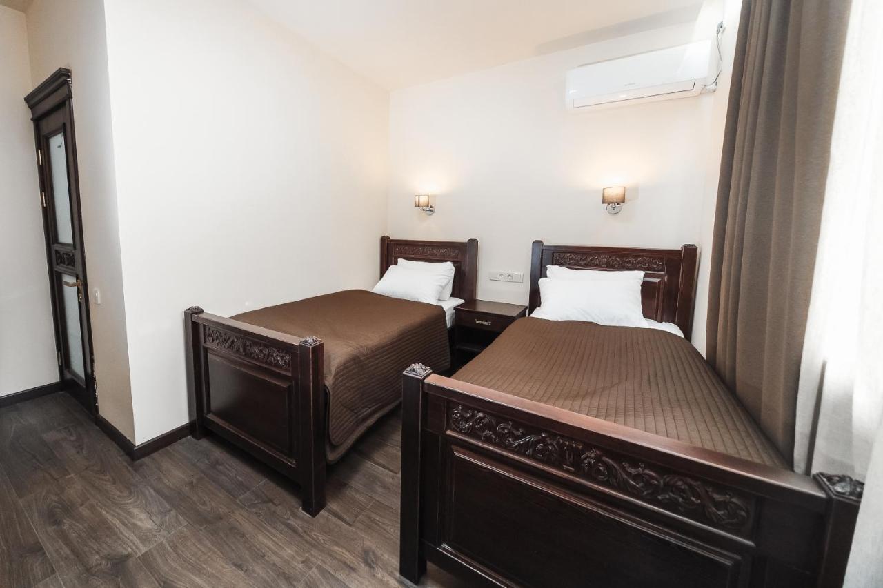 Dvin Hotel Pavlodar Exterior photo