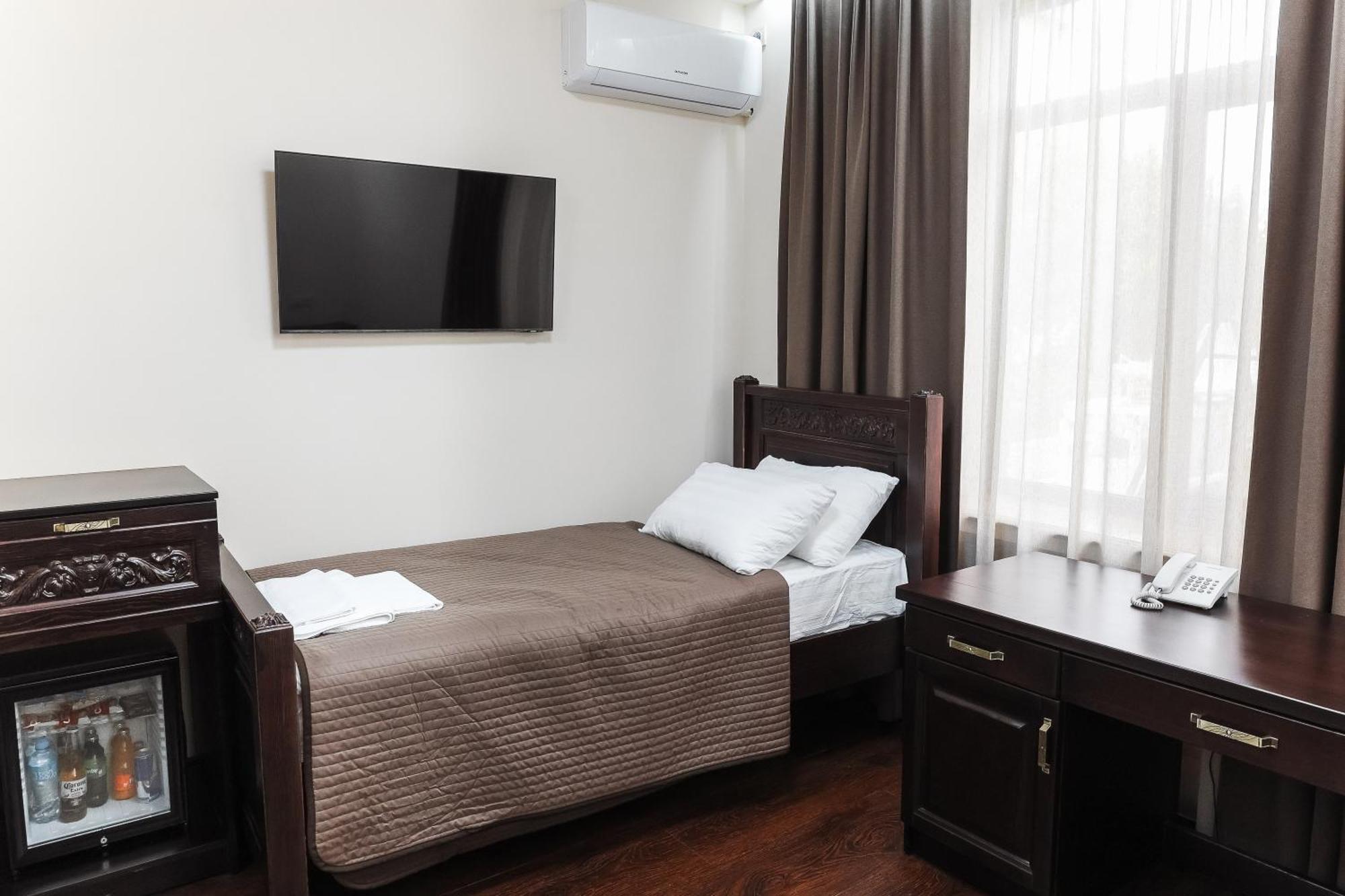 Dvin Hotel Pavlodar Exterior photo