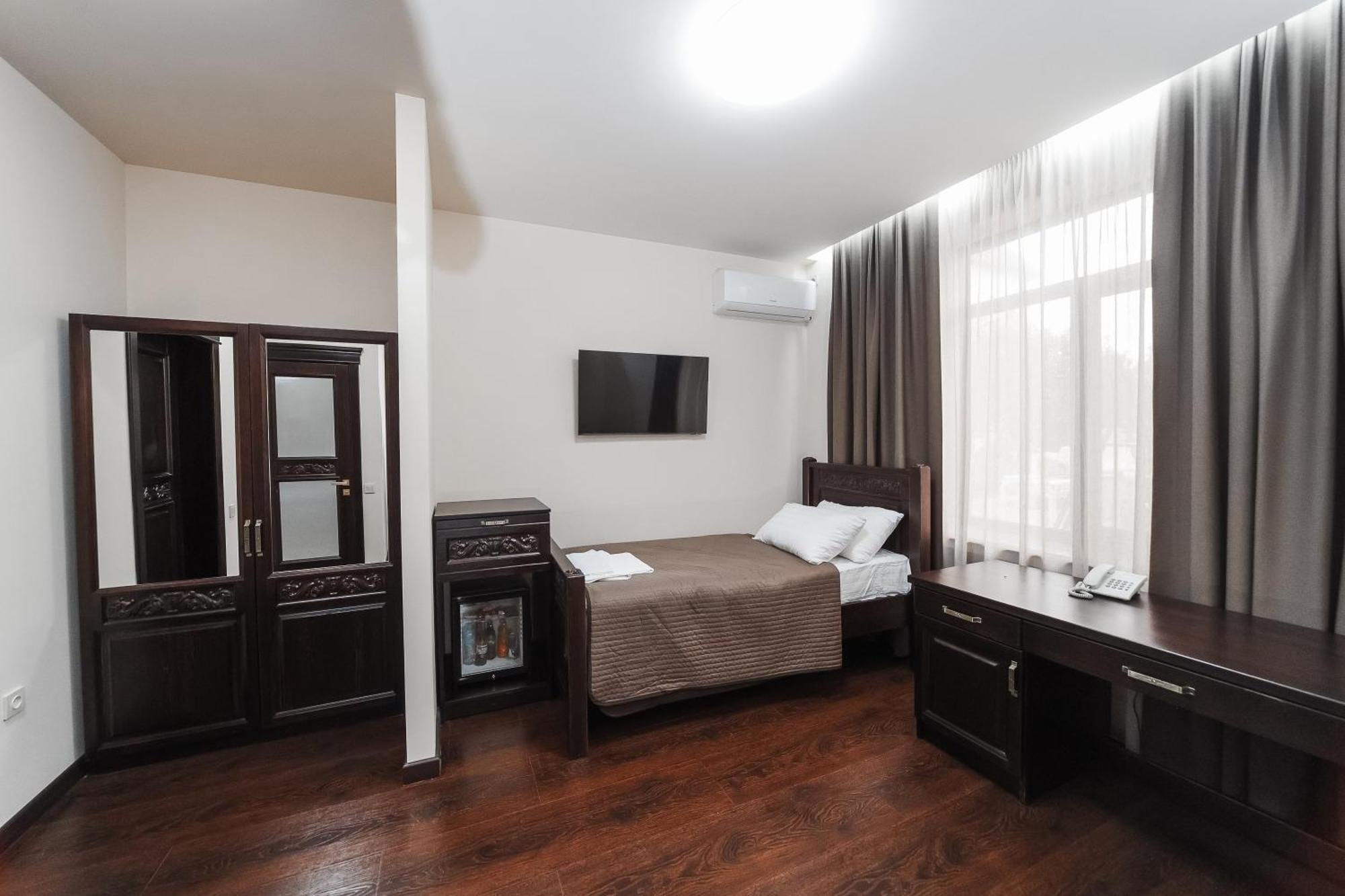 Dvin Hotel Pavlodar Exterior photo