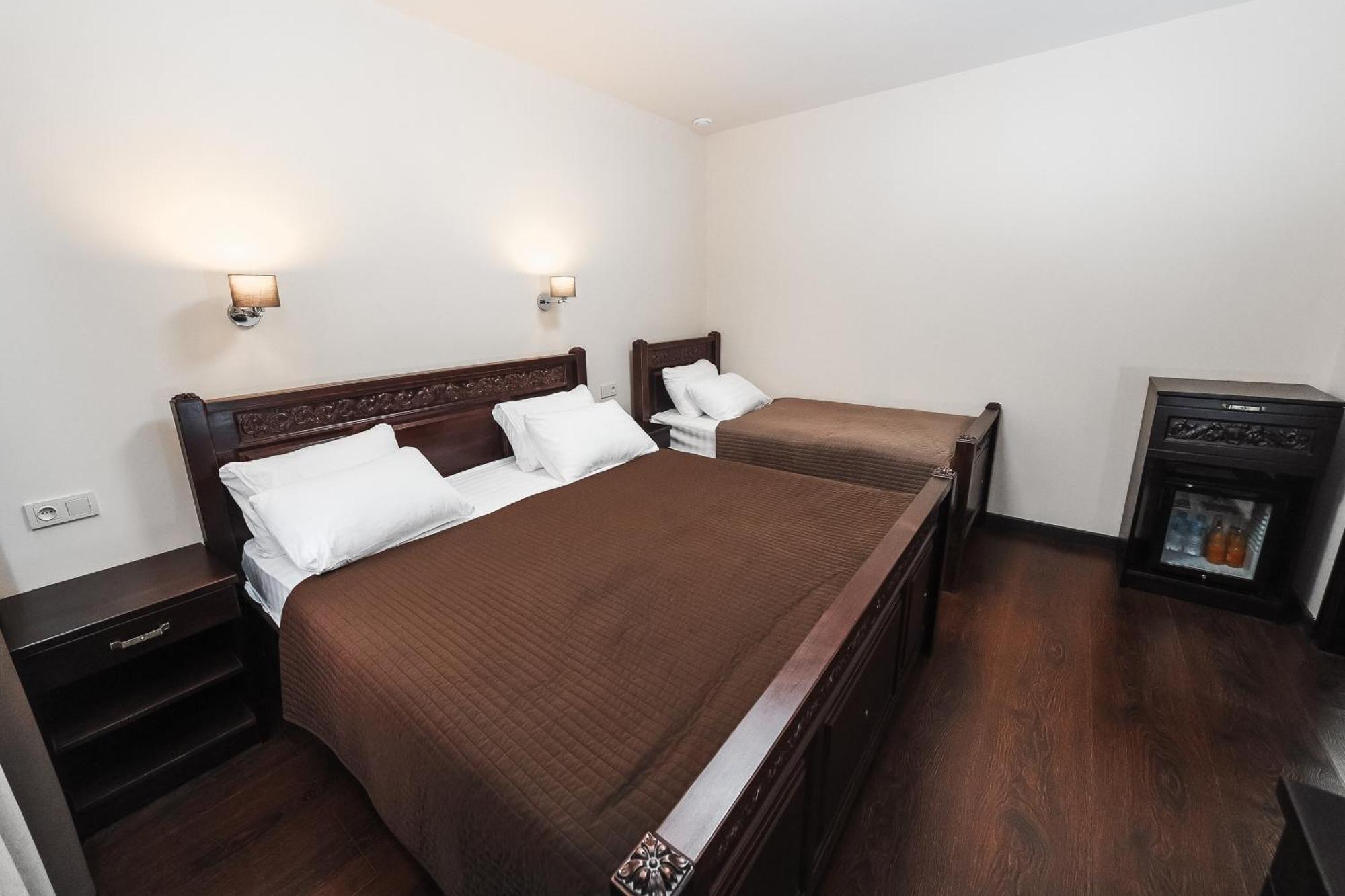Dvin Hotel Pavlodar Exterior photo