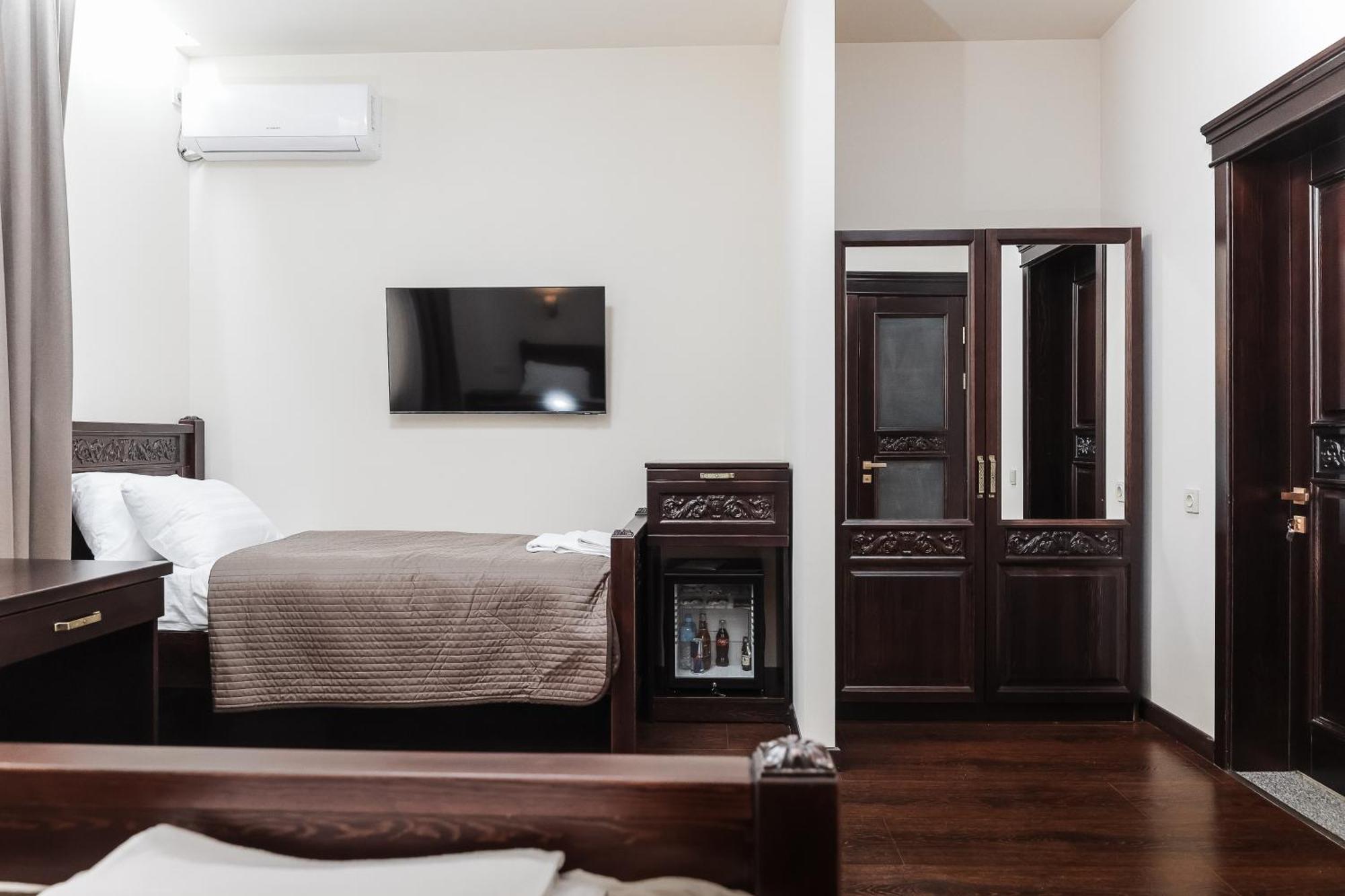 Dvin Hotel Pavlodar Exterior photo