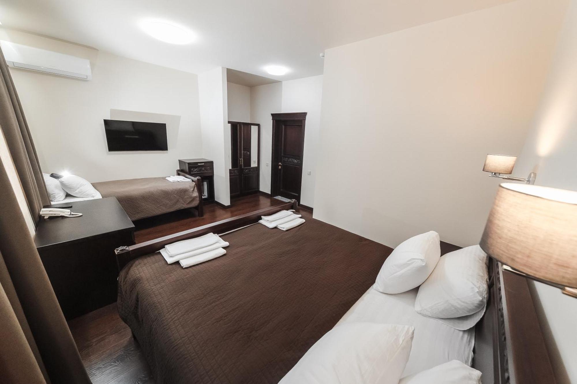 Dvin Hotel Pavlodar Exterior photo