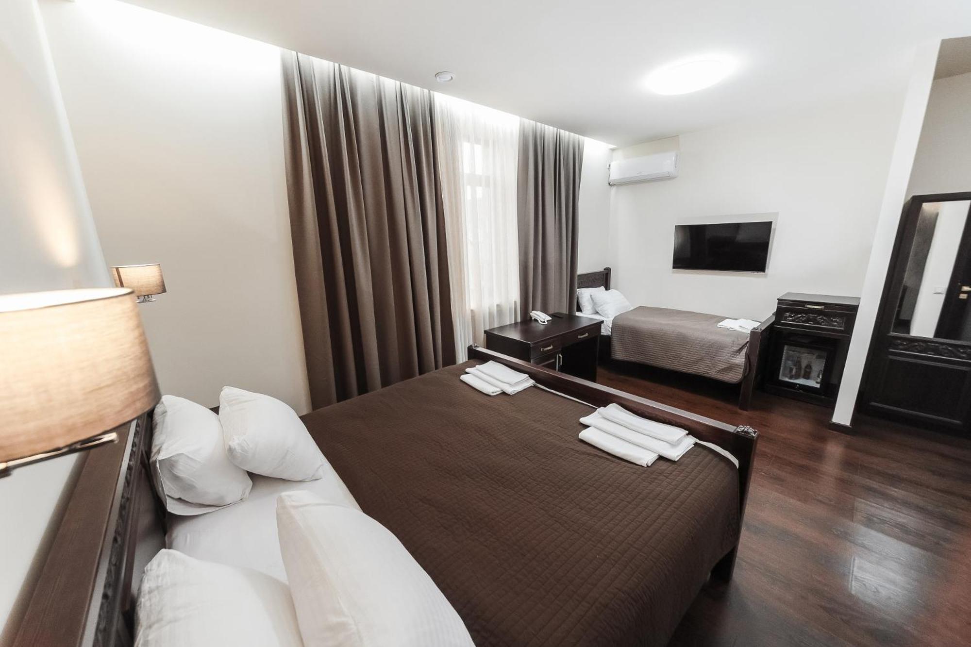 Dvin Hotel Pavlodar Exterior photo