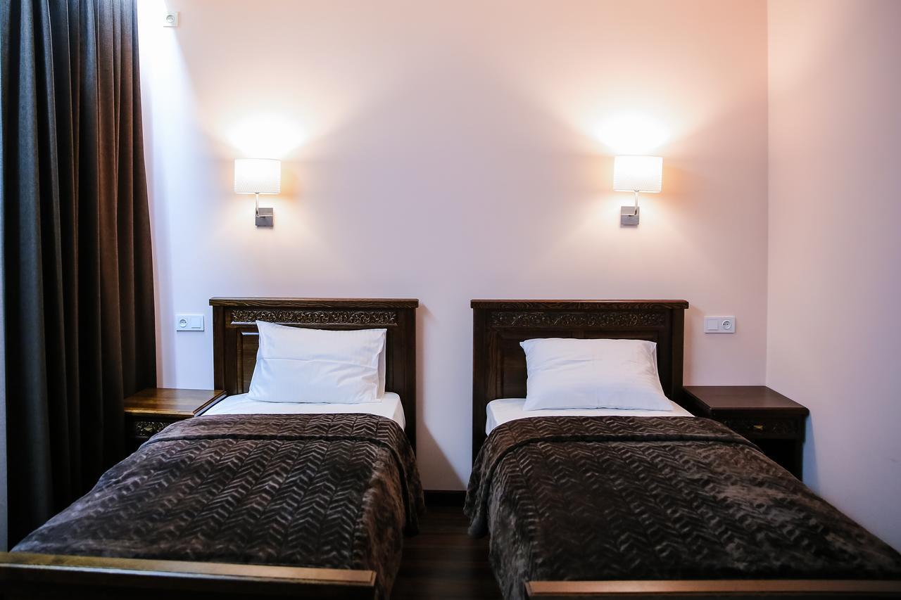 Dvin Hotel Pavlodar Exterior photo