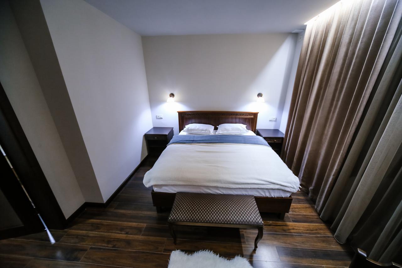 Dvin Hotel Pavlodar Exterior photo