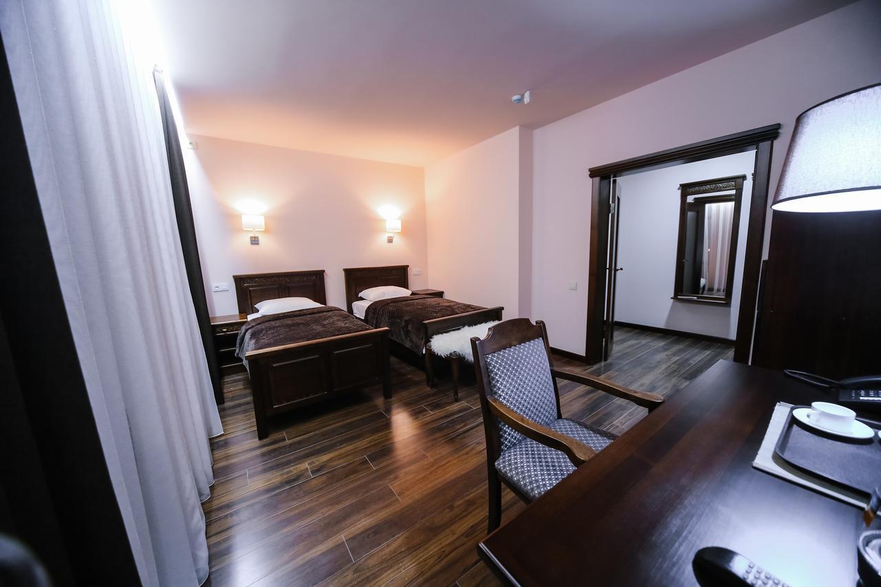 Dvin Hotel Pavlodar Exterior photo