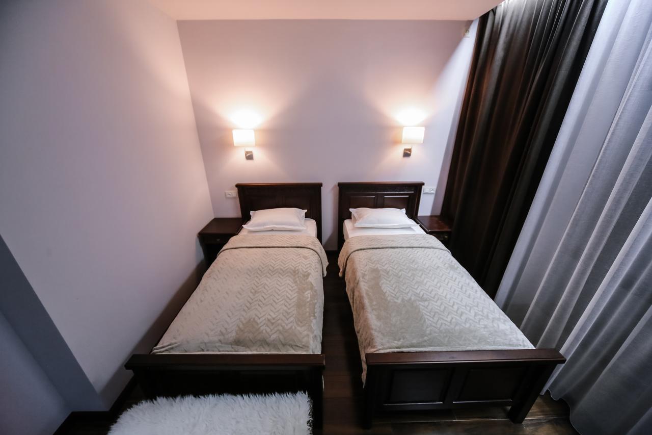 Dvin Hotel Pavlodar Exterior photo