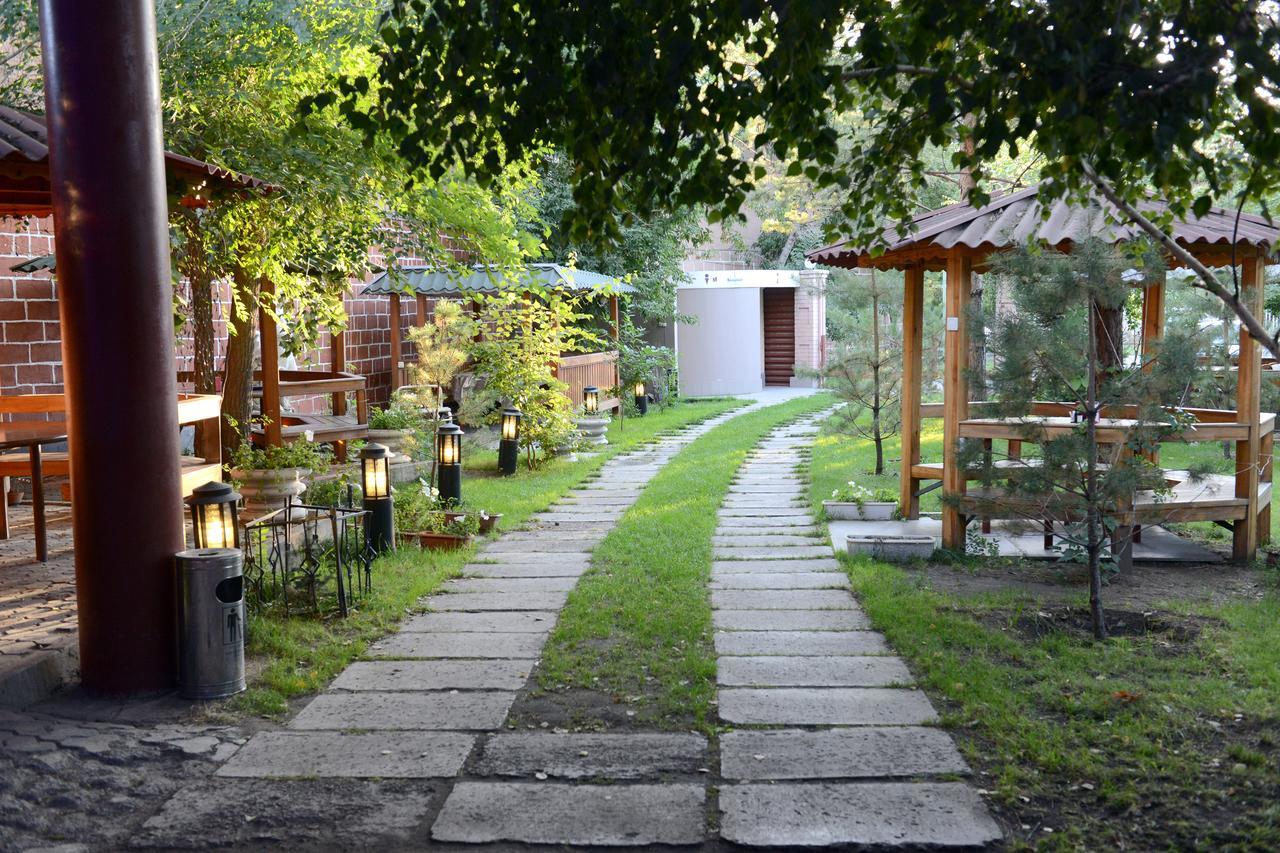 Dvin Hotel Pavlodar Exterior photo