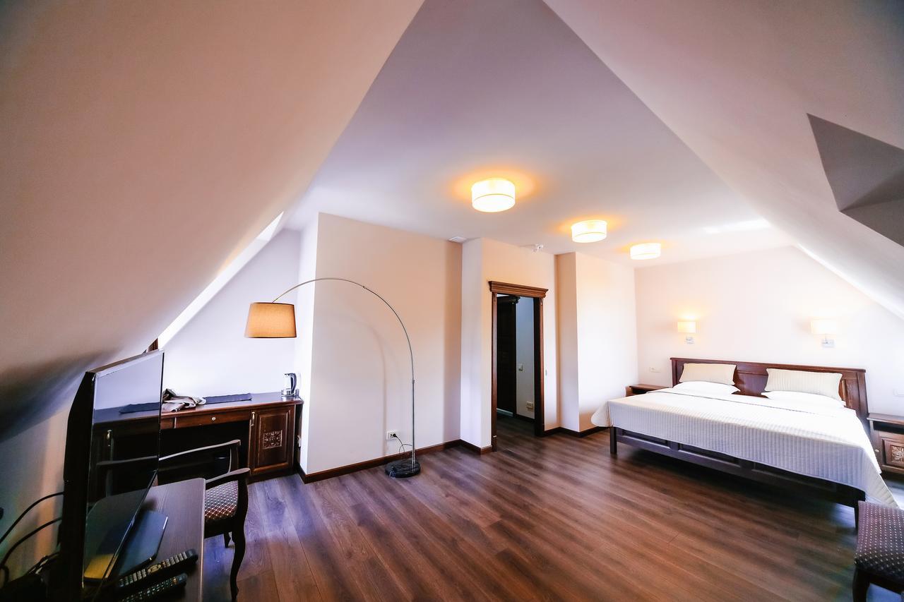 Dvin Hotel Pavlodar Exterior photo