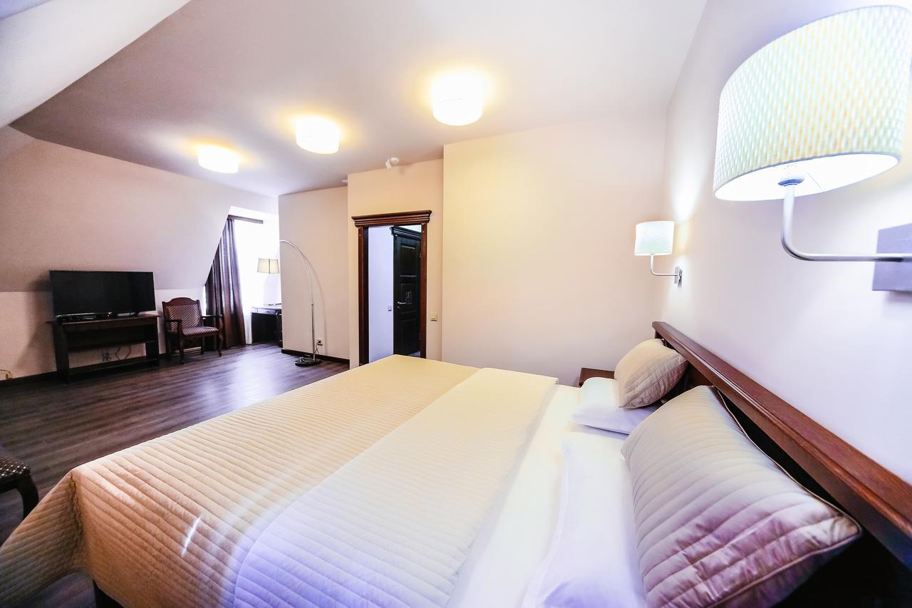 Dvin Hotel Pavlodar Exterior photo